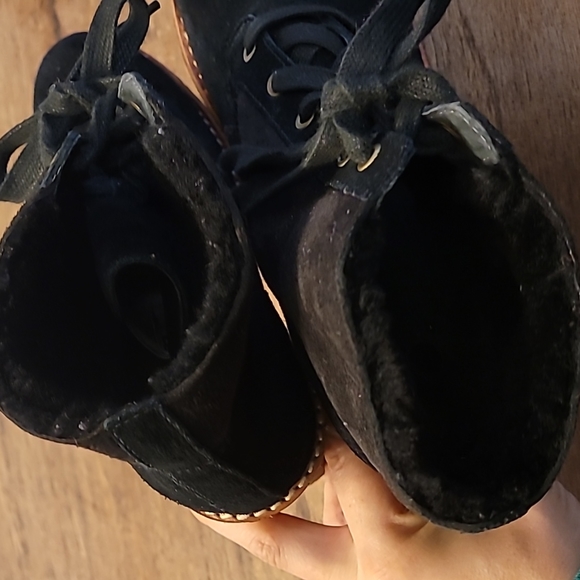 UGG - Picture 4 of 8